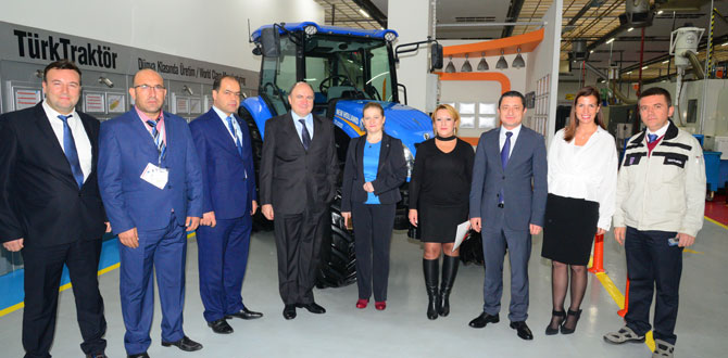 TürkTraktör modern tarım uygulamalarını traktör bağışıyla destekliyor