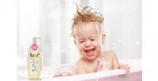 Uni Baby boyasız şampuan ile eğlenceli banyolar