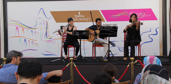 İstanbul Shopping Fest’e katılan Venezia Mega Outlet’te festival bir başka yaşanıyor…