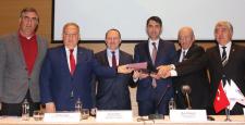 İzmir Alsancak projesi için Emlak Konut GYO ile Tariş Kooperatif Birlikleri arasında protokol imzalandı